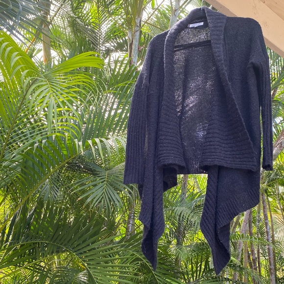 Jennifer Lopez small black sweater - Picture 1 of 5